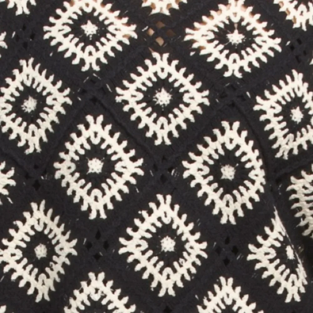 ELIE TAHARI XS S M Black Ivory Diamond Square Crochet Long Sleeve Top